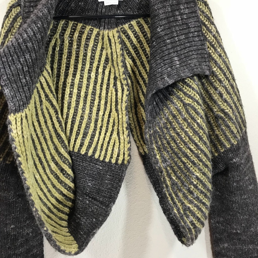Luxurious Parisian Wool Alpaca cardigan sweater - Picture 5 of 8